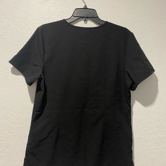 FIGS Nurses Scrub Top Black Double Front Pocket Women's Size Medium - Picture 2 of 8